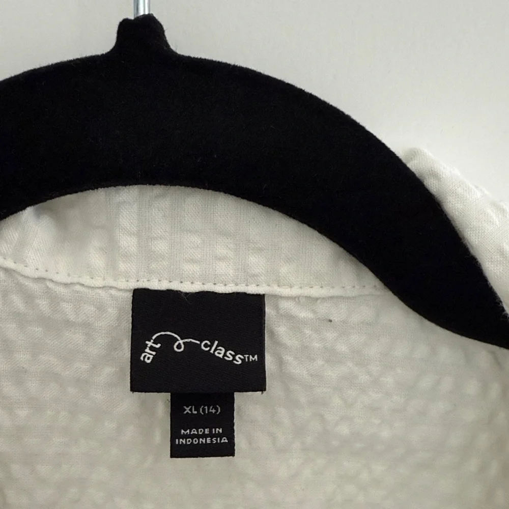 Art Class White Textured Casual Button Down Shirt - Picture 2 of 4